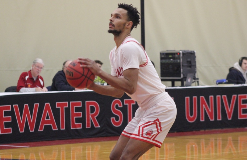 Men's Basketball Drops 83-81 Decision to Worcester State