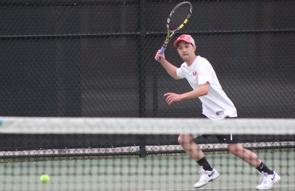 Men's Tennis Edged by Johnson & Wales, 5-4