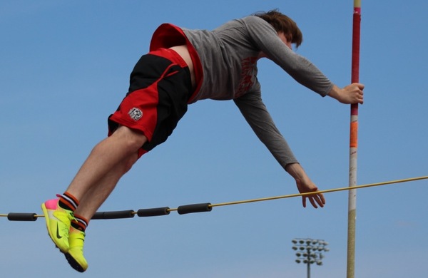 Carlson Competes in Decathlon at DIII New Englands