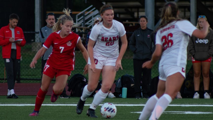 Women's Soccer Drops 2-1 Decision to #18 MIT