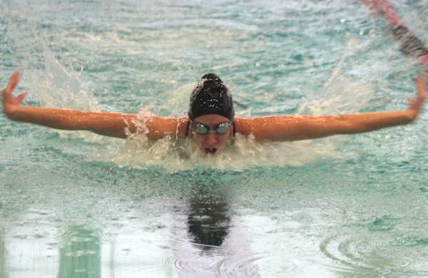 Women's Swimming & Diving Posts 138-65 Win over Elms