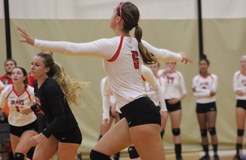 Volleyball Posts 3-1 Win over Curry at HOF Invitational