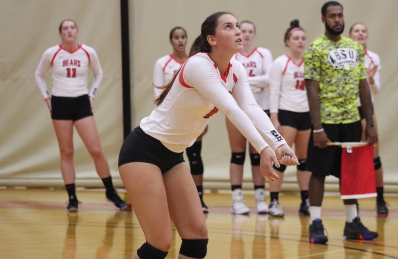Volleyball Wraps Up Play at Hall of Fame Invitational