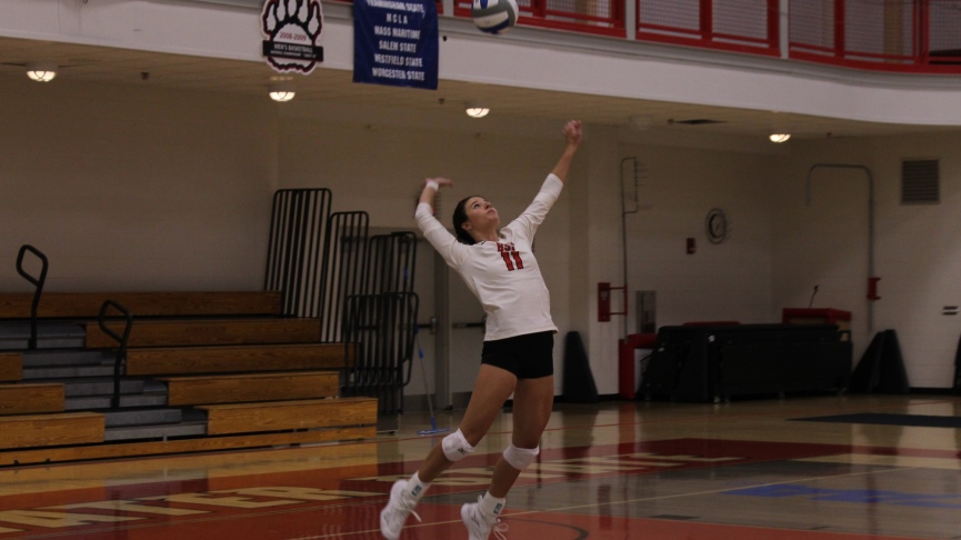 Volleyball Rolls to 3-0 Sweep of Lesley