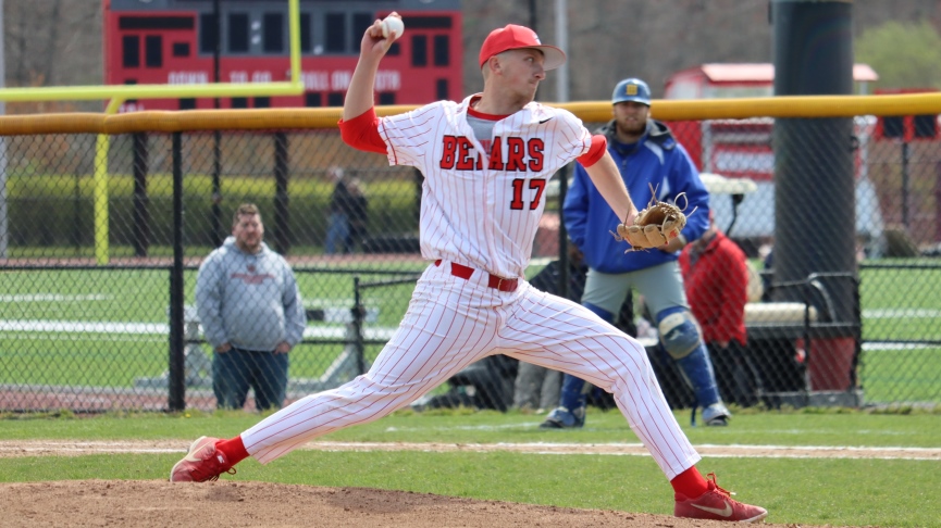 Baseball Sweeps Worcester State in MASCAC Doubleheader