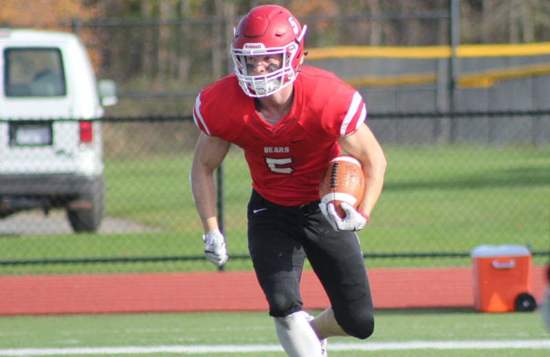 Football Falls to Worcester State, 35-21