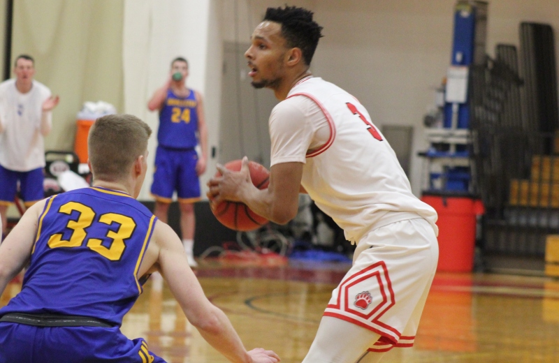Men's Basketball Edges Worcester State in Overtime, 89-88