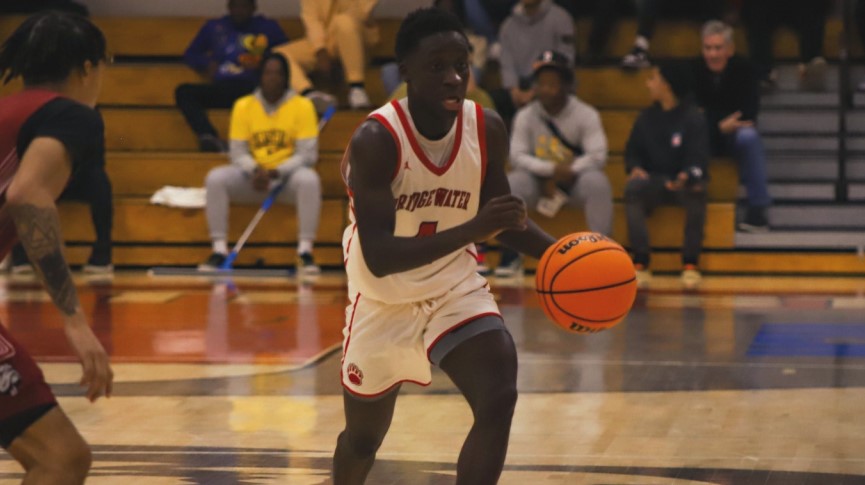 Okoh, Parsons Lead Men's Basketball to 89-84 Win Over Johnson & Wales