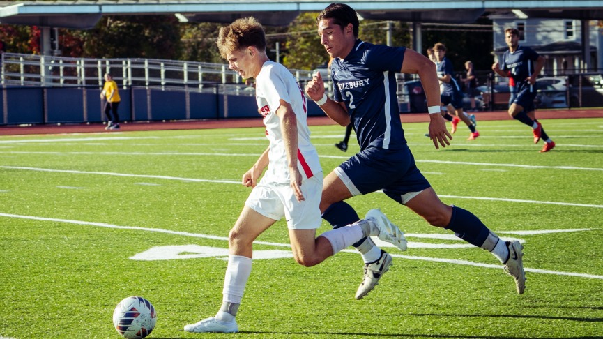 Men's Soccer Drops 2-0 Decision to #4 Middlebury