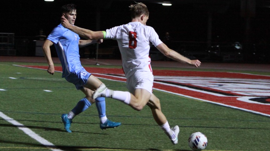 Men's Soccer Drops 2-1 Decision to Roger Williams