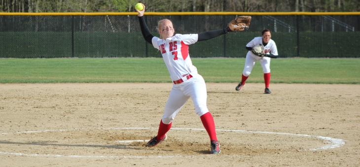 Softball Downs Medaille, 9-2, Falls to Drew, 6-5, in 8 Innings