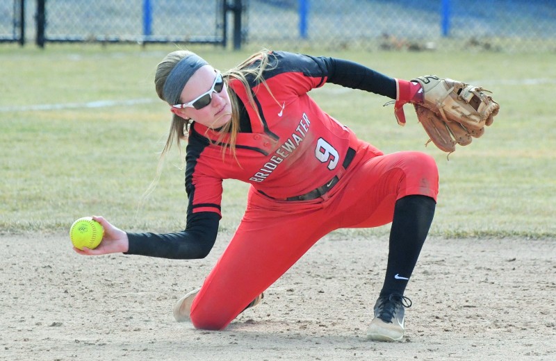 Softball Sweeps Salem State in MASCAC Twinbill