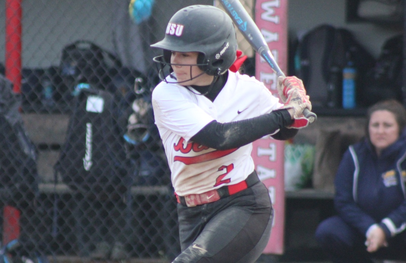 Softball Splits Non-Conference Twinbill with UMass Dartmouth