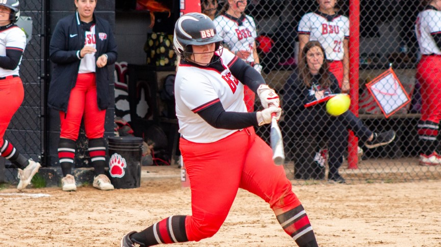 Klingel Tosses No-Hitter as Softball Sweeps Mass. Maritime