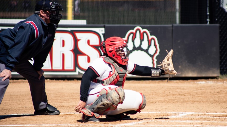 Softball Posts 10-4 Win Over Curry, Ties 5-5 in Game Two