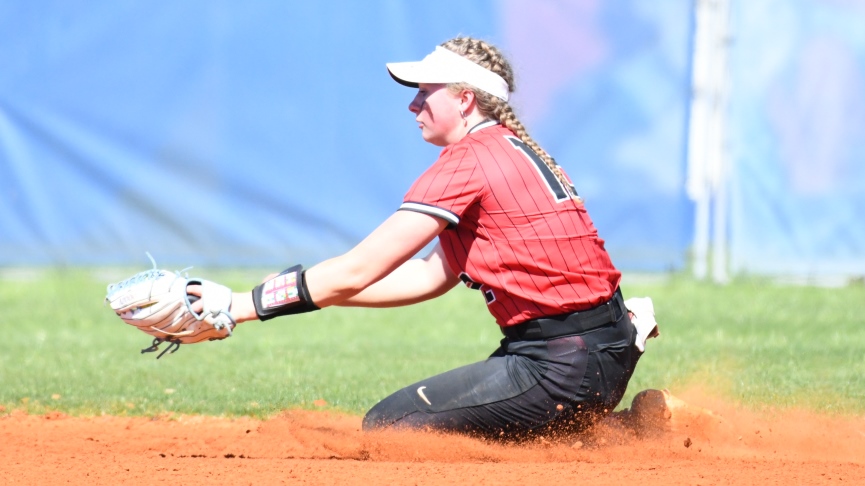 Softball Drops Pair of Games at Fastpitch Dreams Spring Classic