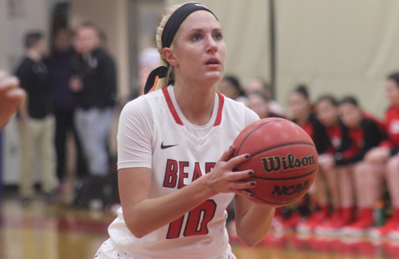 Women's Basketball Falls to UNE in Hampton Inn Tip-Off Tournament Consolation Game