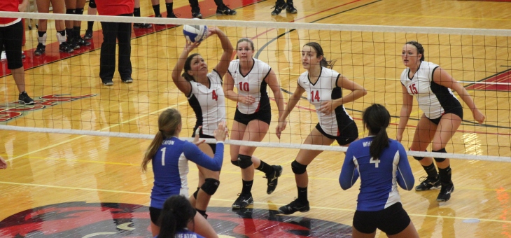 Volleyball Splits Tri-Match with Wheaton, West Conn