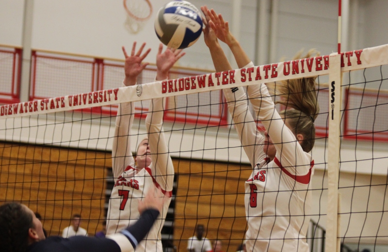 Volleyball Blanks Lasell, 3-0