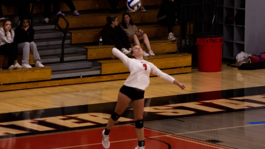 Volleyball Falls to UNE in Season-Opener, 3-0