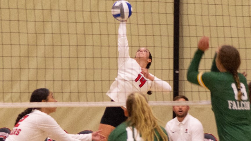 Volleyball Rolls to 3-0 Win Over Lesley