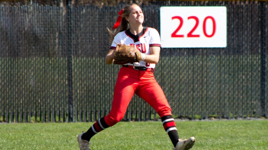 Softball Sweeps Fitchburg State in MASCAC Twinbill