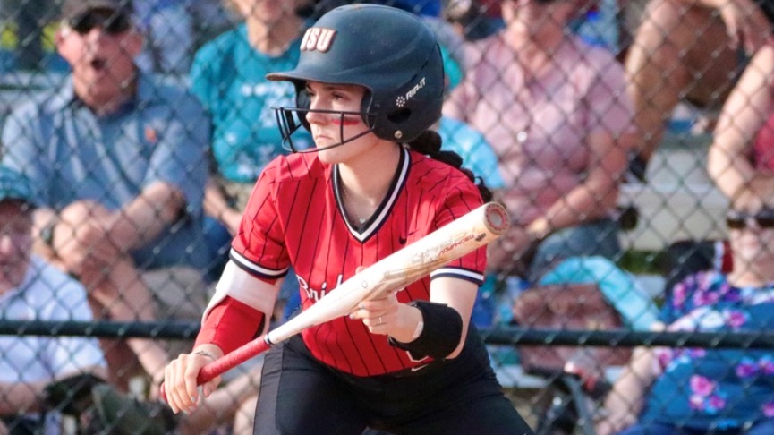 Softballs Splits Pair of Games at Fastpitch Dreams Spring Classic
