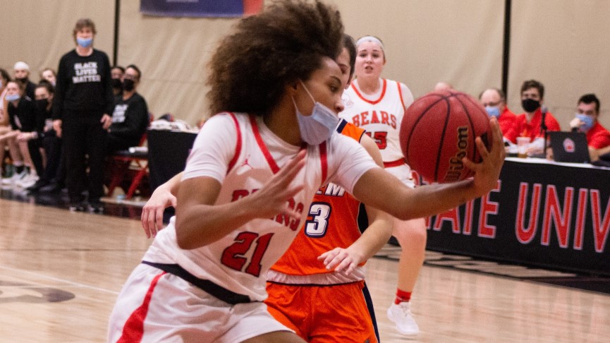 Women's Basketball Dominates in 93-42 MASCAC Win Over Salem State