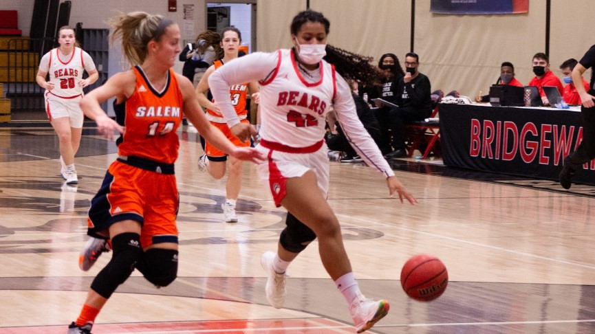 Women's Basketball Holds Off Salem State, 65-62