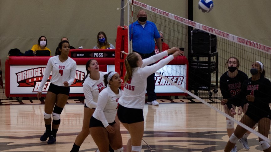 Volleyball Falls to Lasell, 3-0